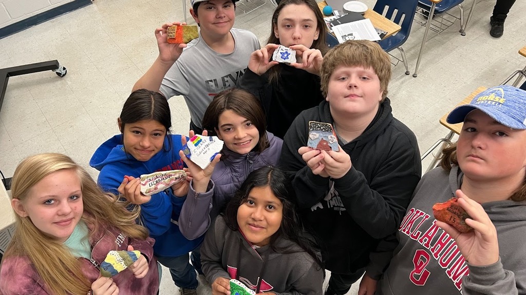 7th Graders Show Holocaust Remembrance Rocks